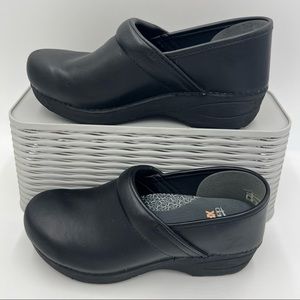 I’ve never worn! Dansko Professional XP 2.0 Clogs Matte Black Size 38